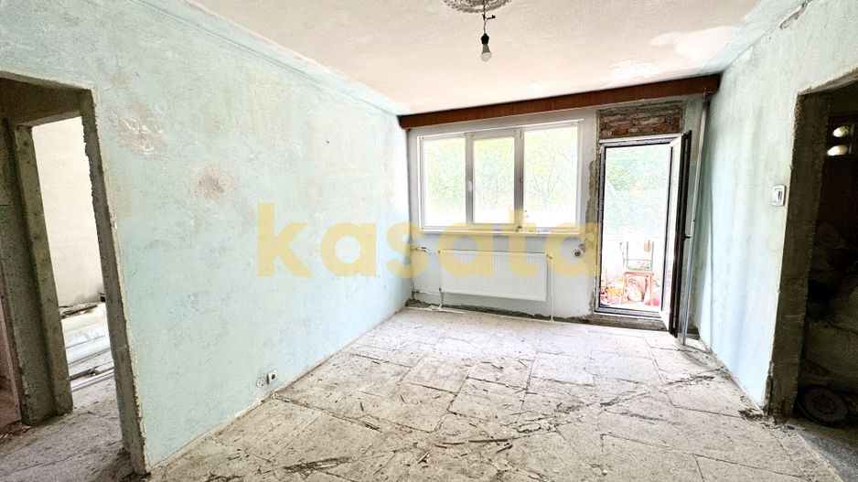 Pentru renovat - vanzare 2 camere la 200 de metri de statia de metrou - Poză 1