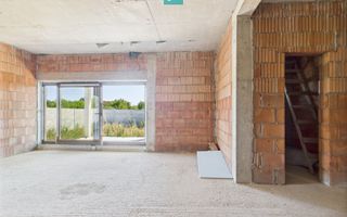 Casă la roșu  pe parter - Moșnița Veche - Poză 2