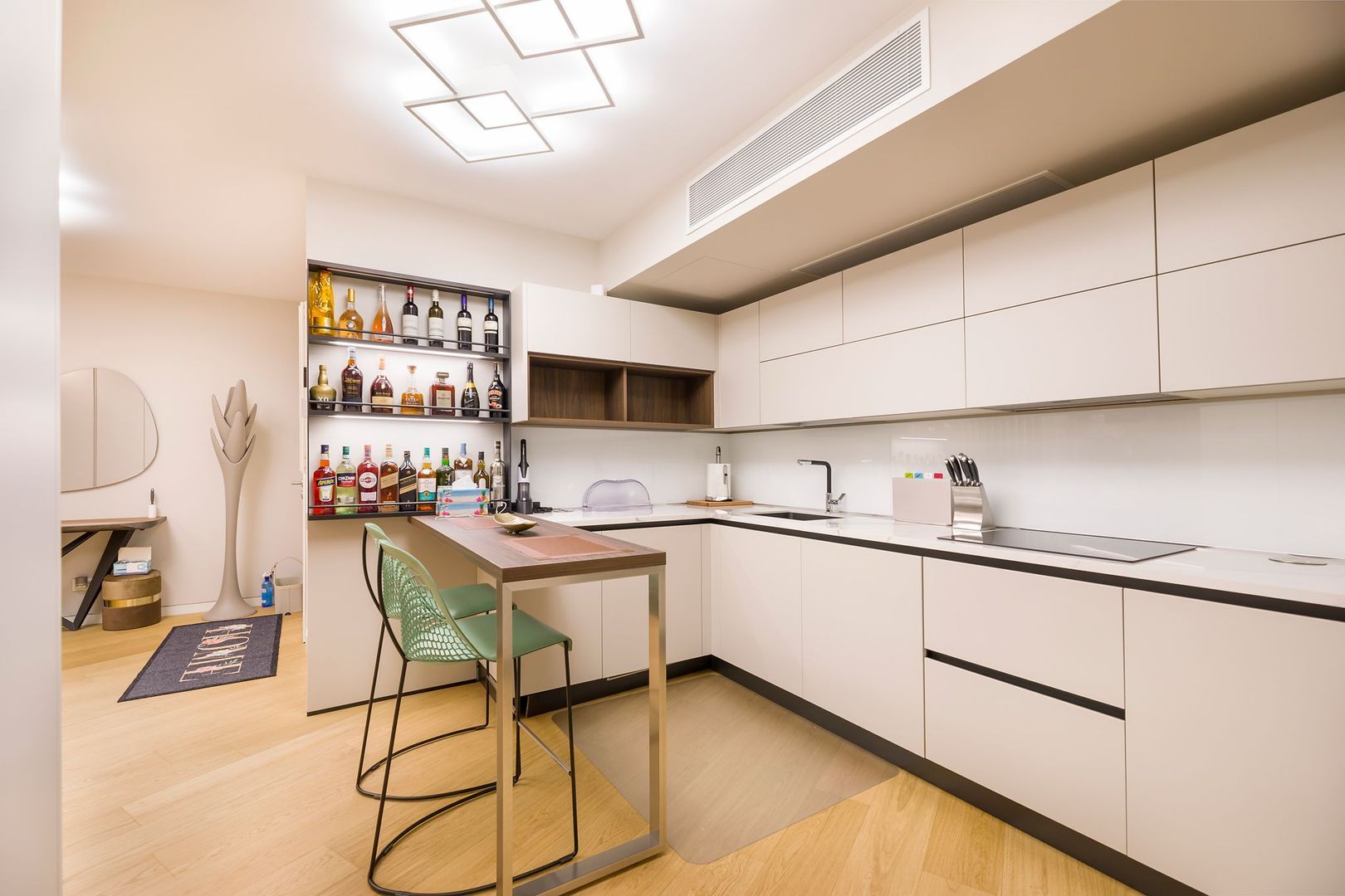 Apartament deosebit 4 camere complet mobilat si loc de parcare inclus - Poză 4