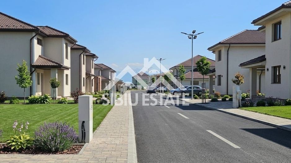 Casa noua 4 dormitoare, spatiu bun pentru familie - Poză 9
