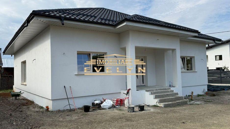 Casă 4 camere de vânzare – Stancesti, strada principală - Poză 1