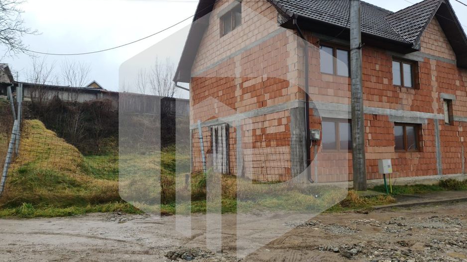Casa pretabila pentru inchiriere | 7 camere | 290 mpu | Ocna sibiului - Poză 4