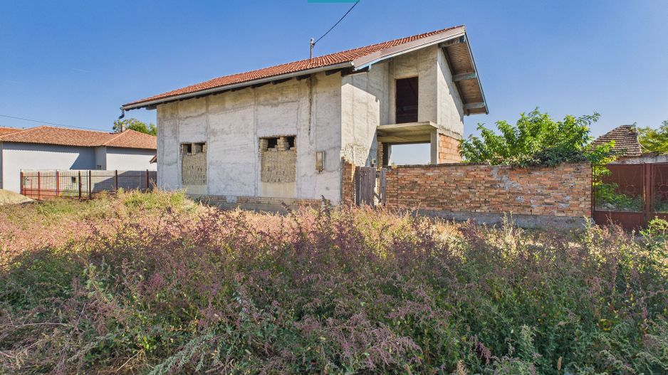 Casă la roșu cu 4 camere de vânzare - Poză 4