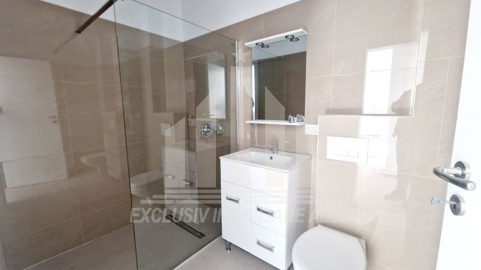 Apartament cu 3 camere de vanzare, Bloc Nou - Poză 4