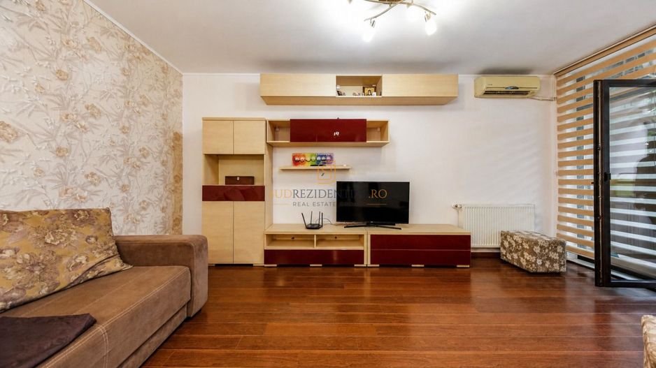 Apartament 3 camere, complet mobilat, decomandat, etaj intermediar - Poză 5