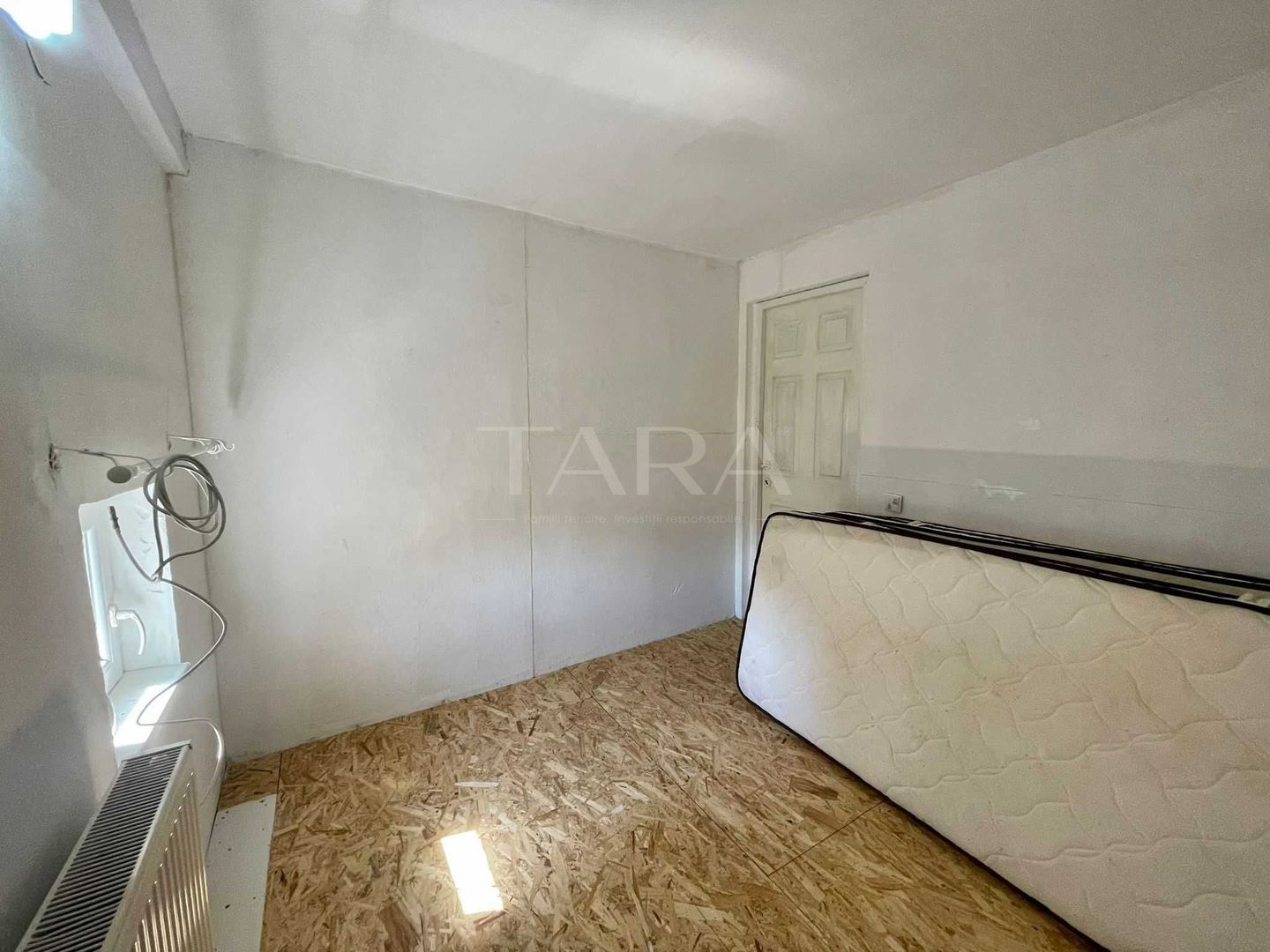 Apartament tip casă, două niveluri, zonă centrală, curte interioară. - Poză 6