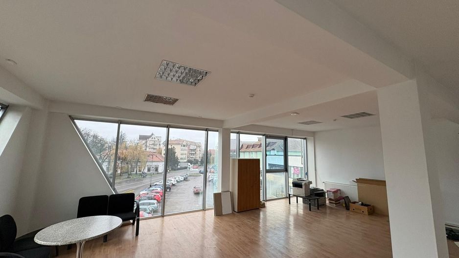 Spațiu de închiriat,ultracentral,Covasna, 152mp, 1000 euro(negociabil) - Poză 4