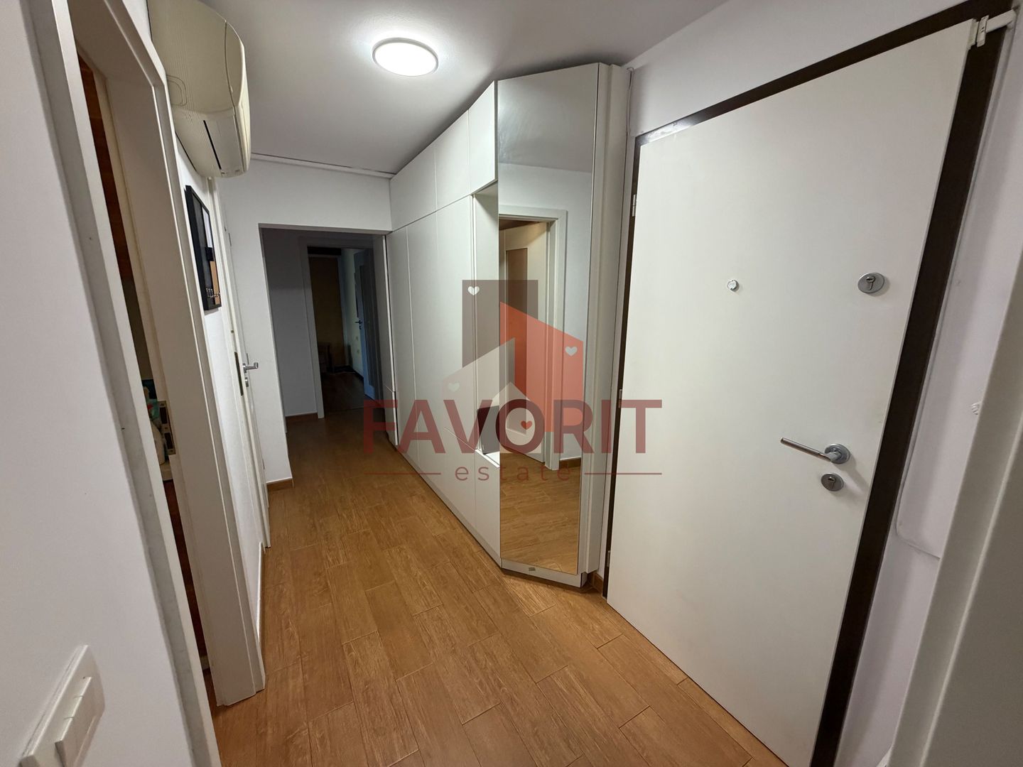 Etaj 2. Disponibil imediat. Garaj. Pozitie excelenta - Poză 5