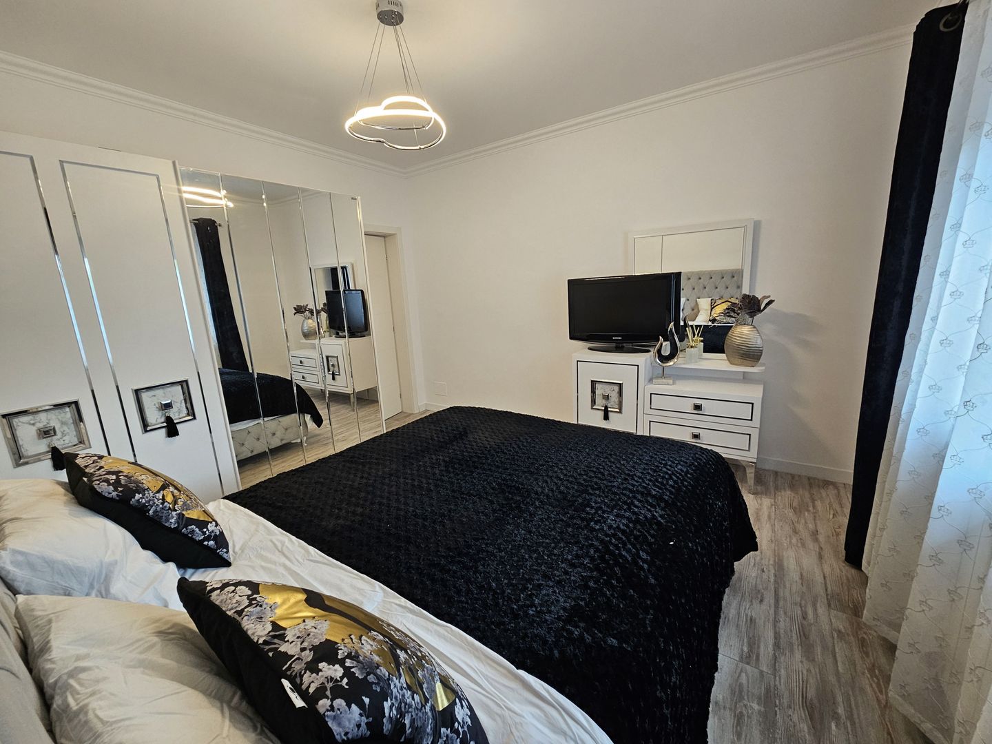 NOU -Casa la cheie sos Chitilei / blvd Laminorului - Poză 5