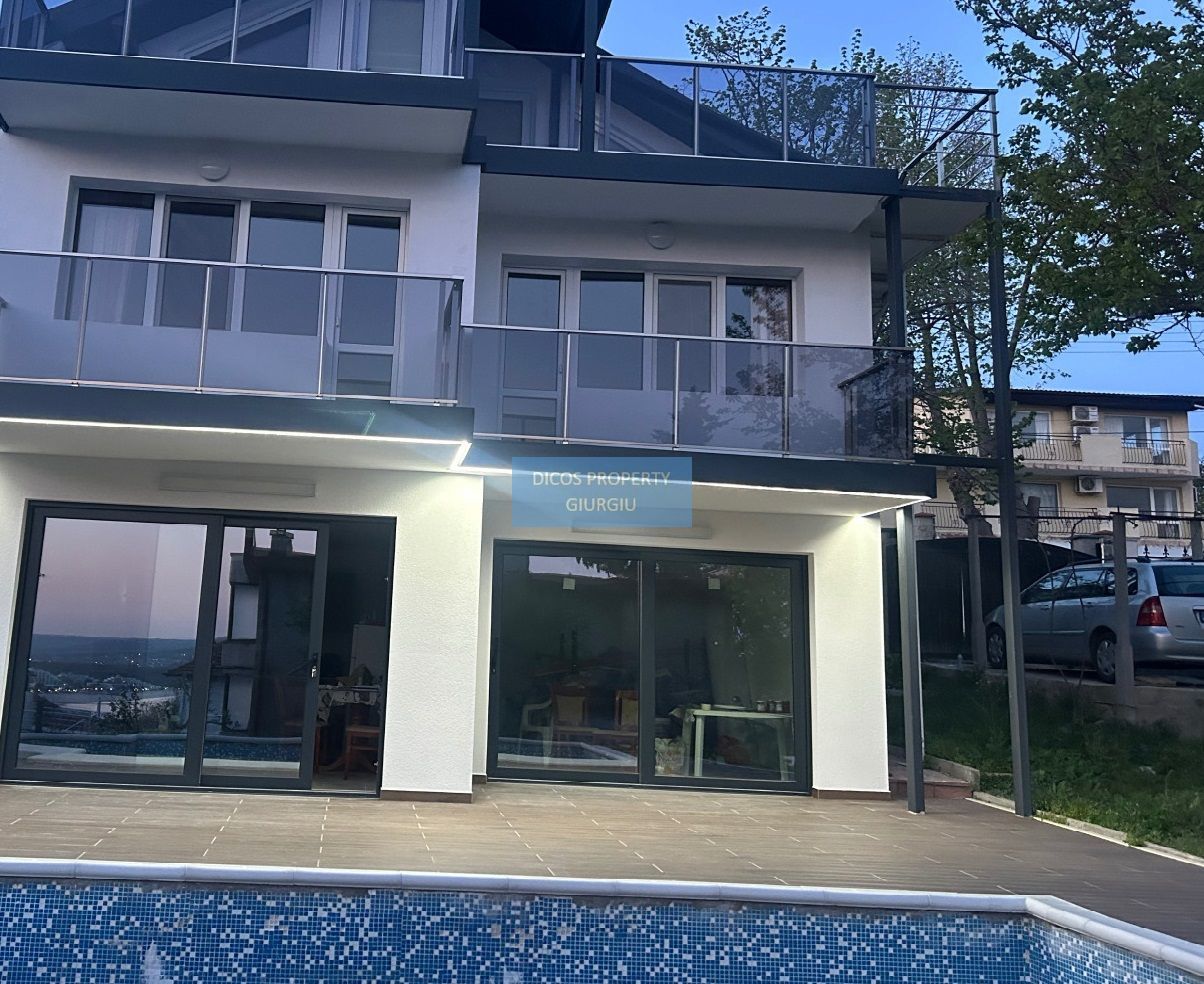 Vila cu piscina stațiunea Albena, pe malul Mării Negre - Poză 2