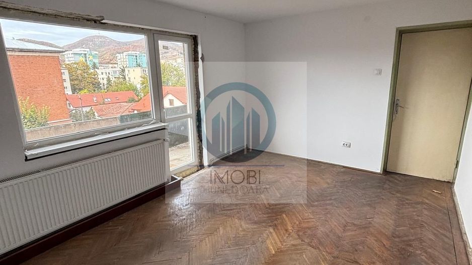 Apartament 2 camere decomandat situat Deva, strada Maraști etaj 4 - Poză 2