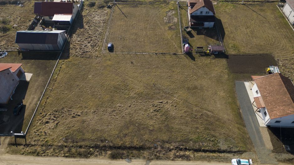 Loc de casa 500 mp în Curtici - Poză 2