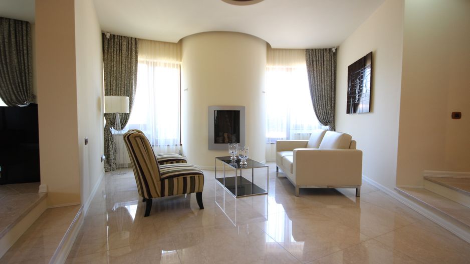 O casa deosebita cu Piscina - Poză 20