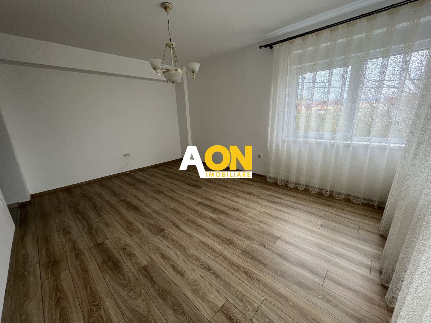 Apartament cu 3 camere de inchiriat, etaj 1, loc de parcare, balcon - Poză 5