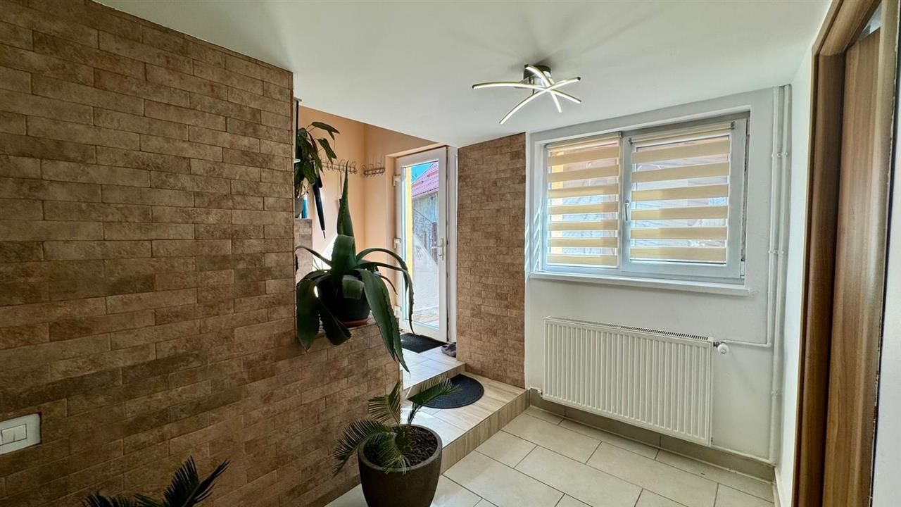 Casa eleganta,curte amenajata, garaj,Central,Brancovenesti,Mures - Poză 14