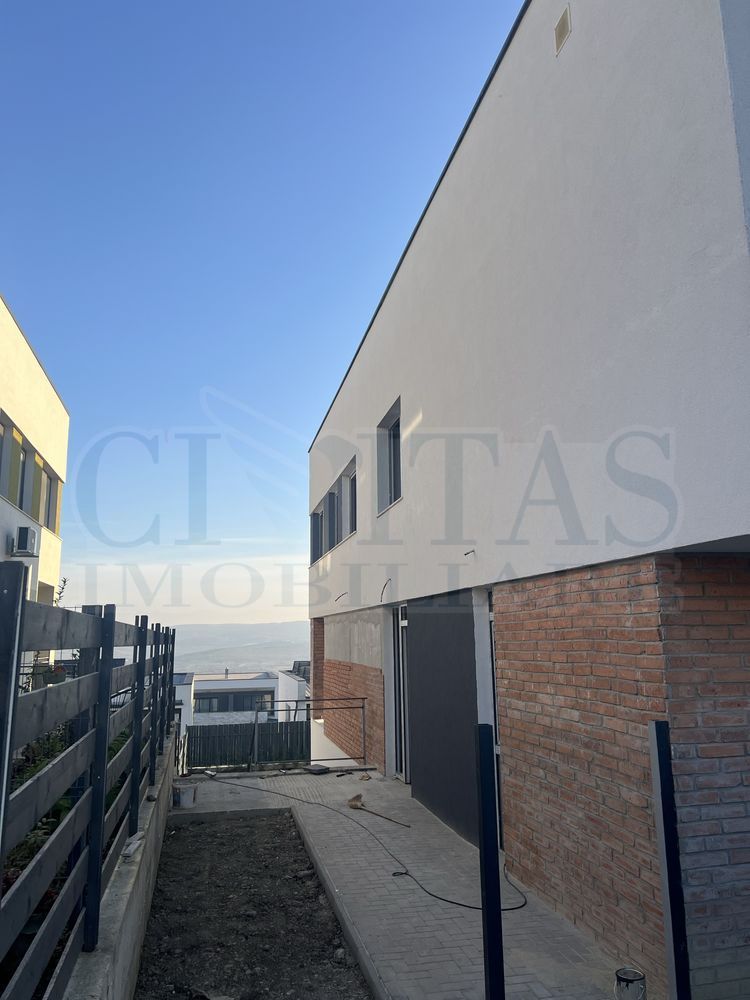 Vand casă tip duplex 160 mp +200 mp de grădină, zona Voronet - Poză 3
