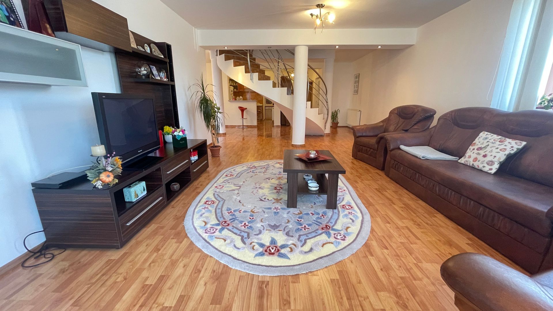 Casa individuala P+M,spatioasa in zona Mircea Cel Batran - Poză 1