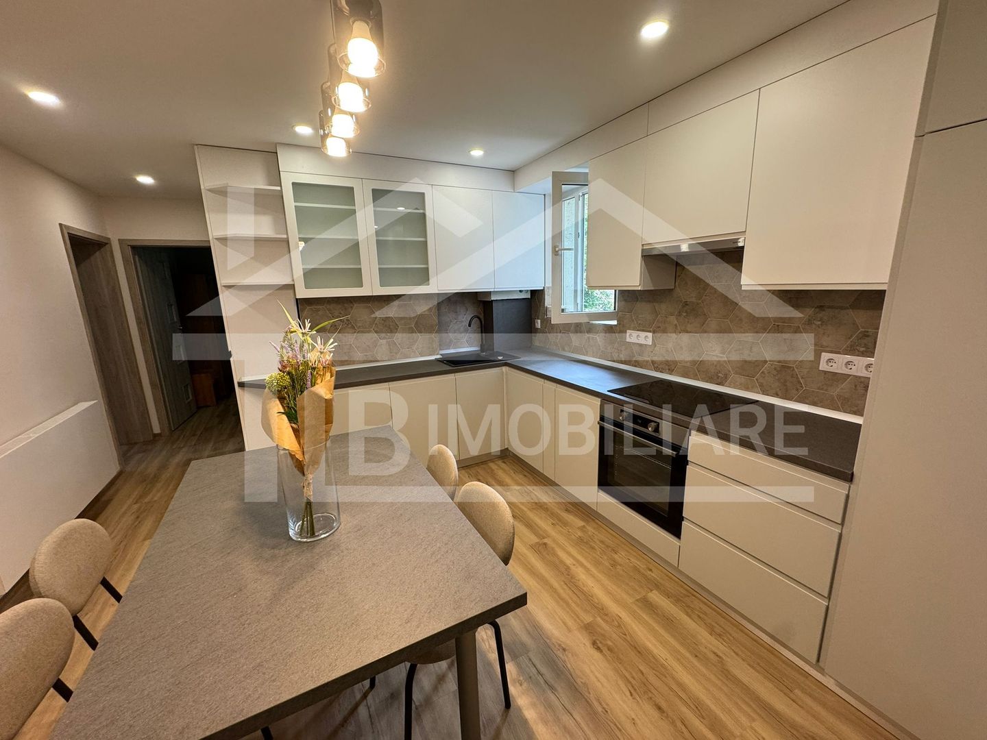 Apartament cu 3 camere, 66mp, Zona Semicentral - Poză 10