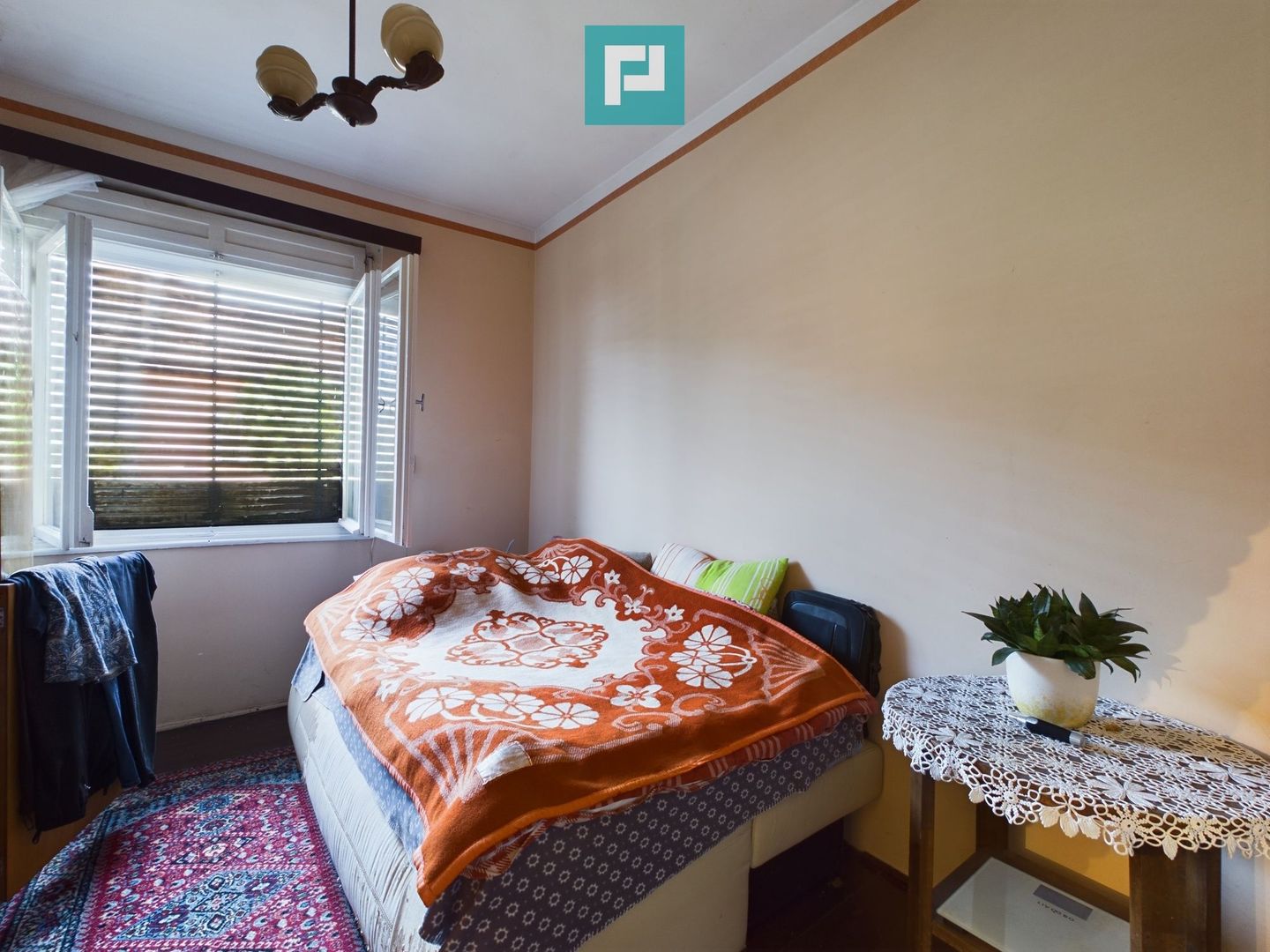 Apartament la casă cu 4 camere în Pârneava - Poză 5