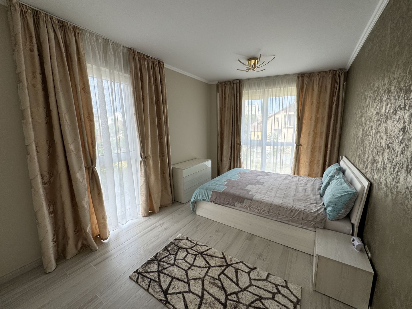 Apartament cu 2 camere mobilat si utilat de lux - Poză 5