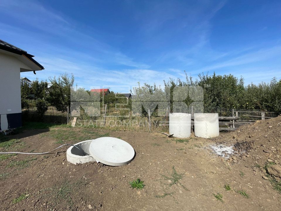 CASA CU 11 ARI TEREN - DRUM PRIVAT - LIVADA - Poză 14