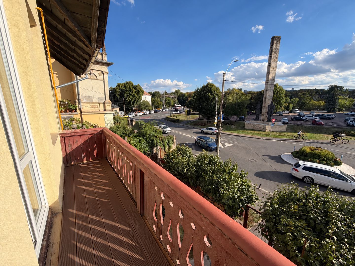 Apartament cu 3 camere și curte privată | Parcul central | Parcare - Poză 14