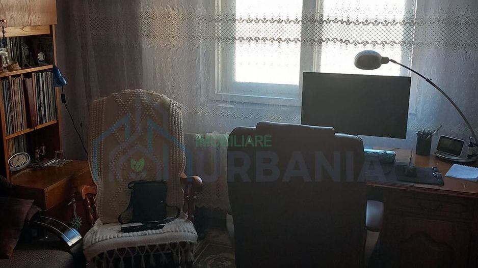 Vand apartament 3 camere, decomandat, in zona ultracentrala - Poză 2