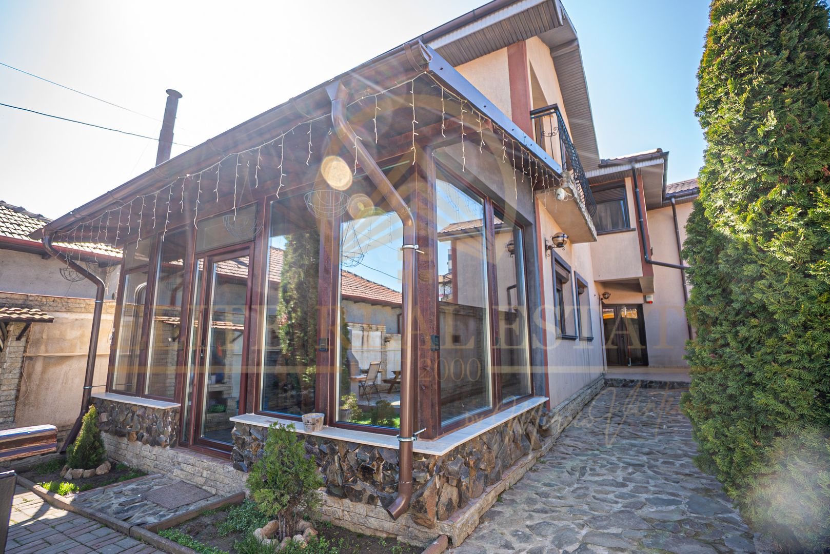 Casa De Vanzare in Palazu Mare - Teren de 455 mp cu Piscina si Garaj - Poză 4