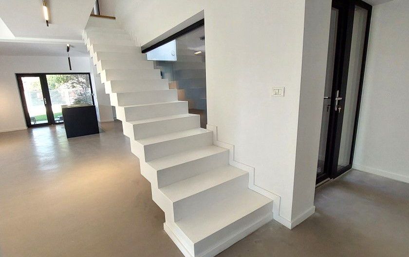 O casa simpla alba dar totusi sofisticata zona Pipera - Poză 22