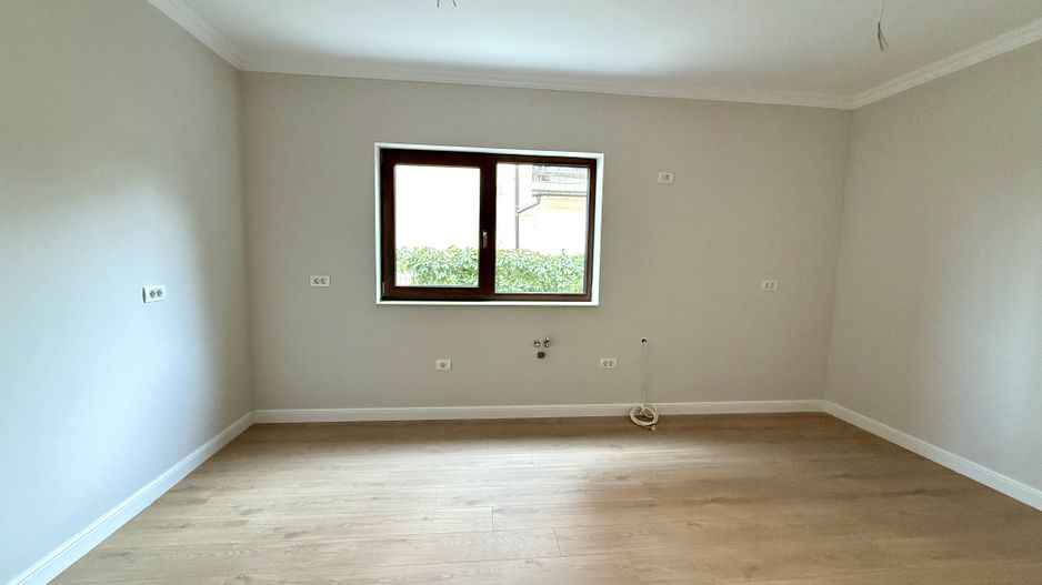 CASA TIP DUPLEX DESPARTIT PRIN GARAJ - Poză 5