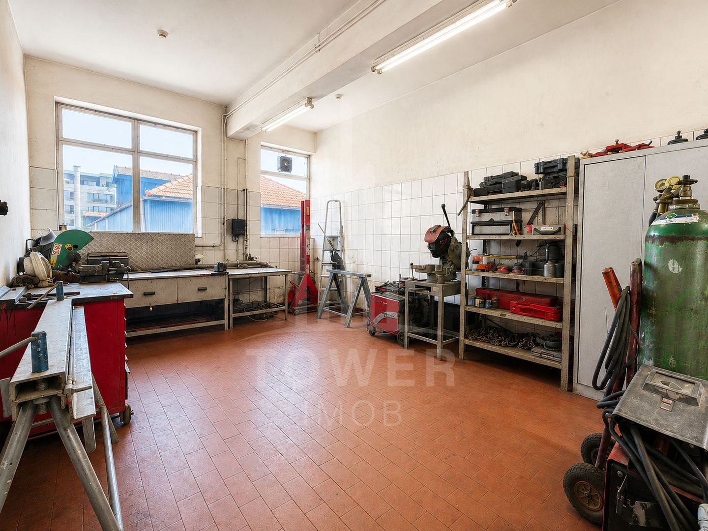 Hala industrială+spații administrative- Str. Tractorului - Poză 12