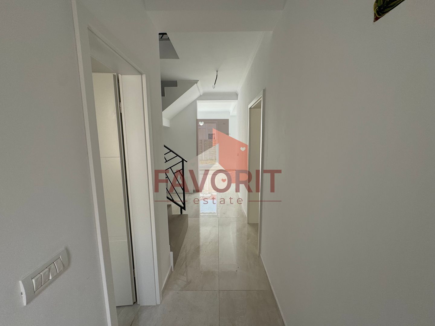 Finisaje la alegere. Vatra veche a satului. La asfalt - Poză 3