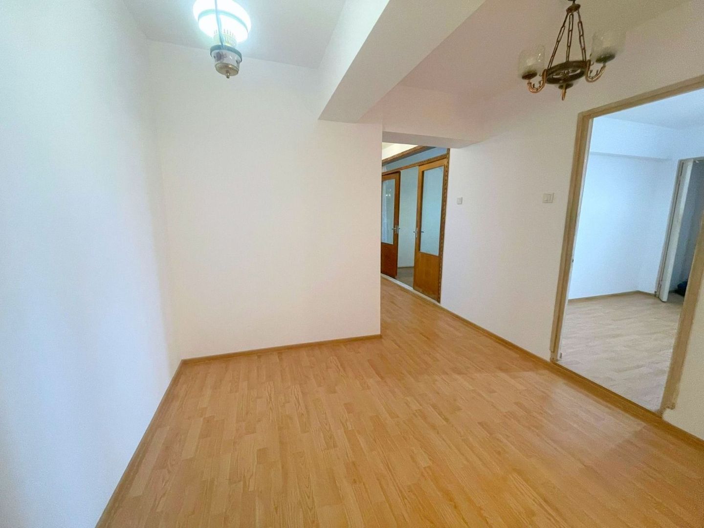 De vanzare – Apartament 3 camere   -R-uri -  Mazepa 1 - Poză 5