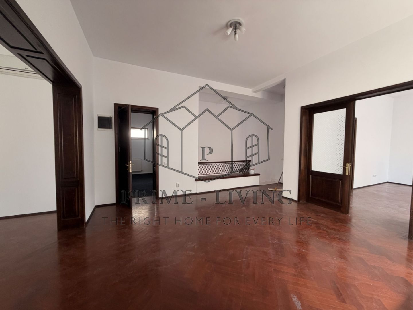 VILA INTERBELICĂ LA INCHIRIERE IN ZONA 1 MAI - Poză 19