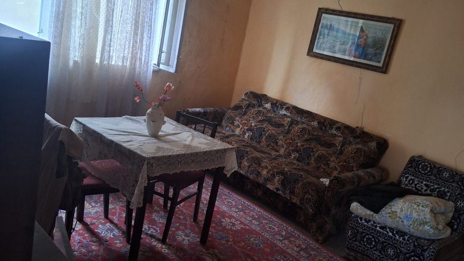 Casa de vânzare in Craciunel la strada principală - Poză 5