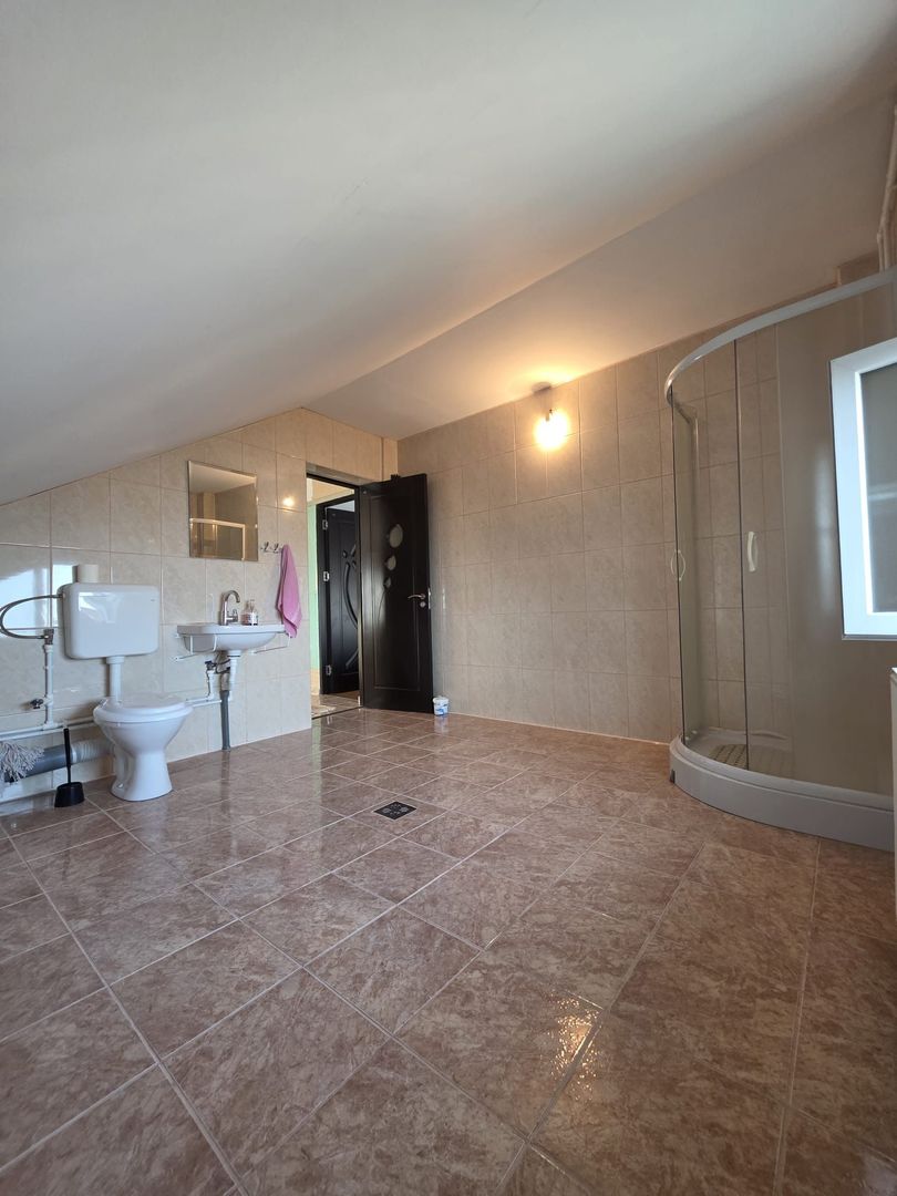 Casă / Vilă cu 8 camere de vânzare în Lapus, Craiova - Poză 26