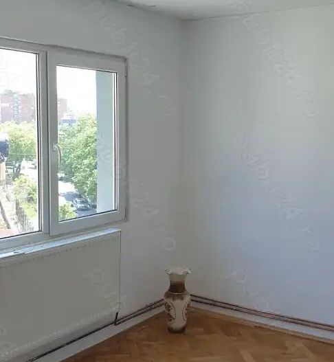 Aparatament renovat-3 camere-Zona Circumvaltiunii - Poză 3