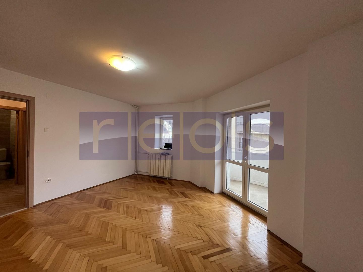 De inchiriat Garsoniera pe Bdul Decebal | 45 mp | nemobilata | - Poză 3