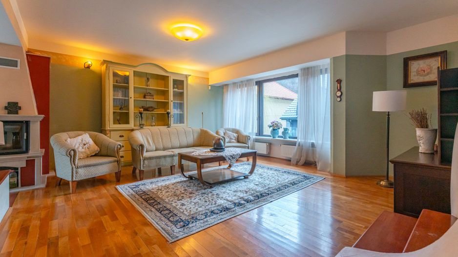 Casă individuală cu 7 camere lângă AFI Mall, ideală pentru birouri sau locuință - Poză 1