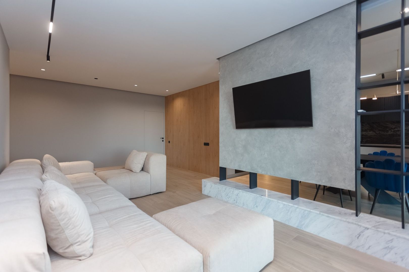 De închiriat apartament, 3 dormitoare + terasă, str. Teatrală 3, Centru. - Poză 2