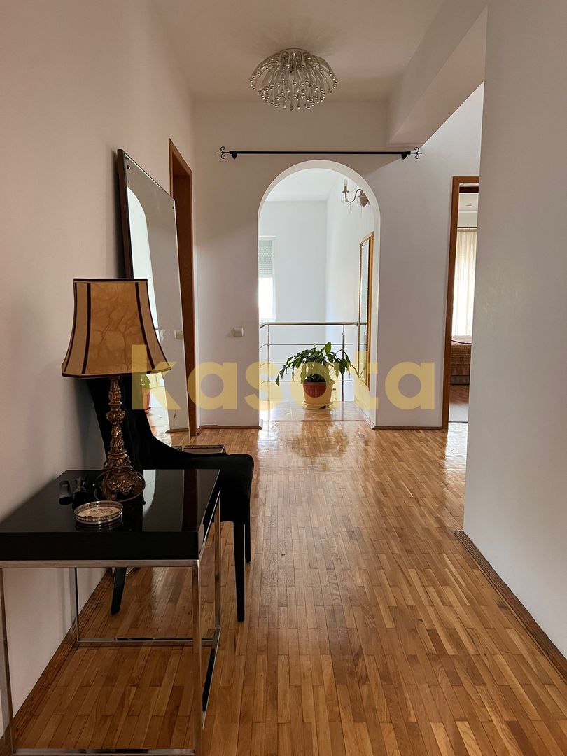 Vila deosebita 11 camere Erou Iancu Nicolae - Poză 6