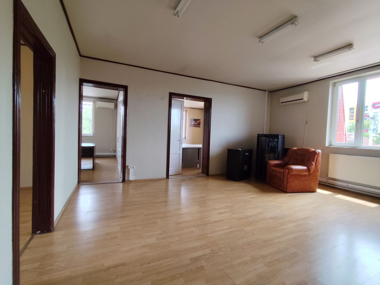 Birouri de inchiriat cu 1 si 6 incaperi langa Penny Iosia, Oradea - Poză 6