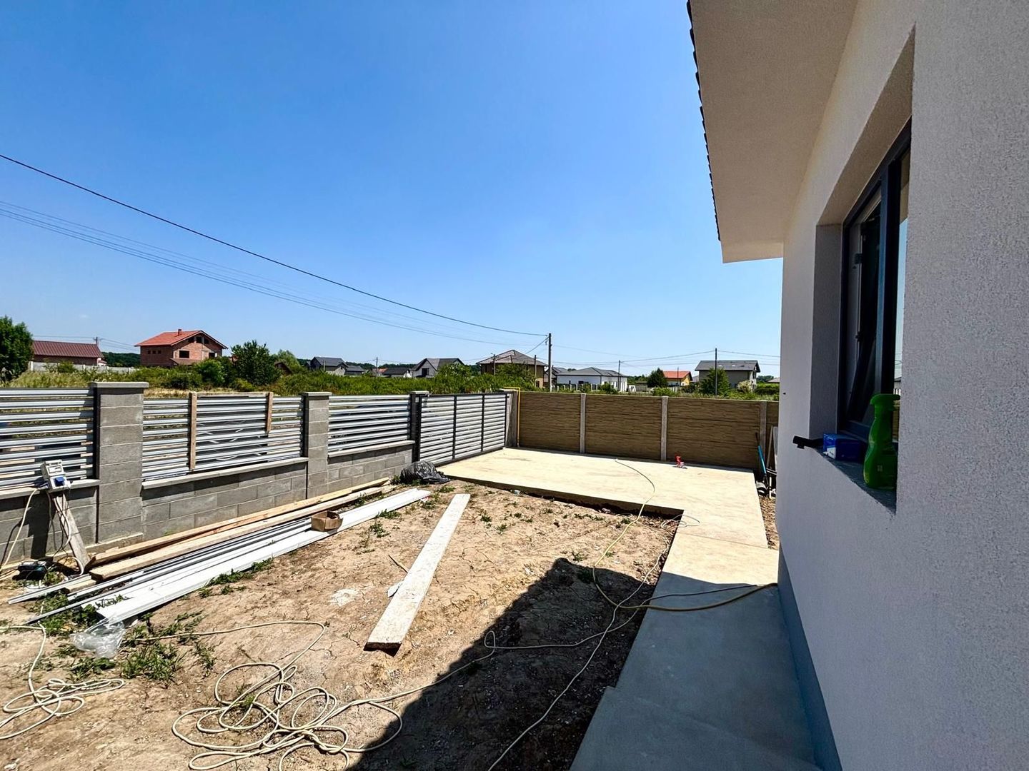 Casa individuala - 4 camere - teren generos - Sag - Poză 1