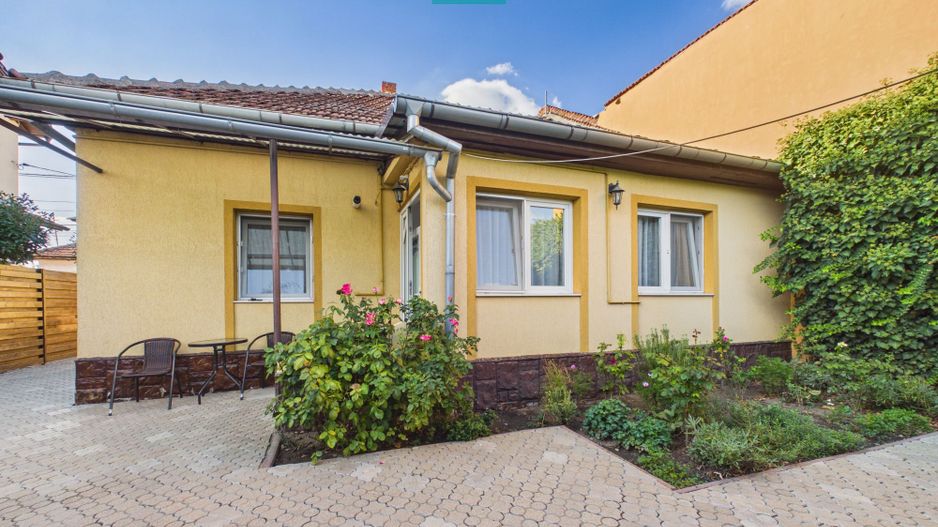 Casă cu 2 apartamente în Grădiște - Poză 1