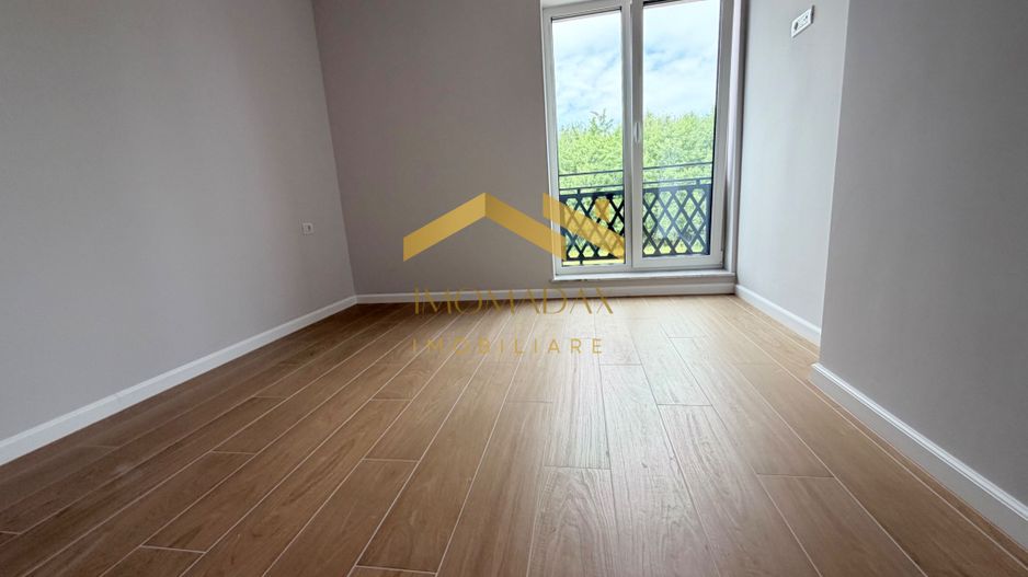 Bucovăț-Duplex 4 Camere-La Cheie - Poză 12