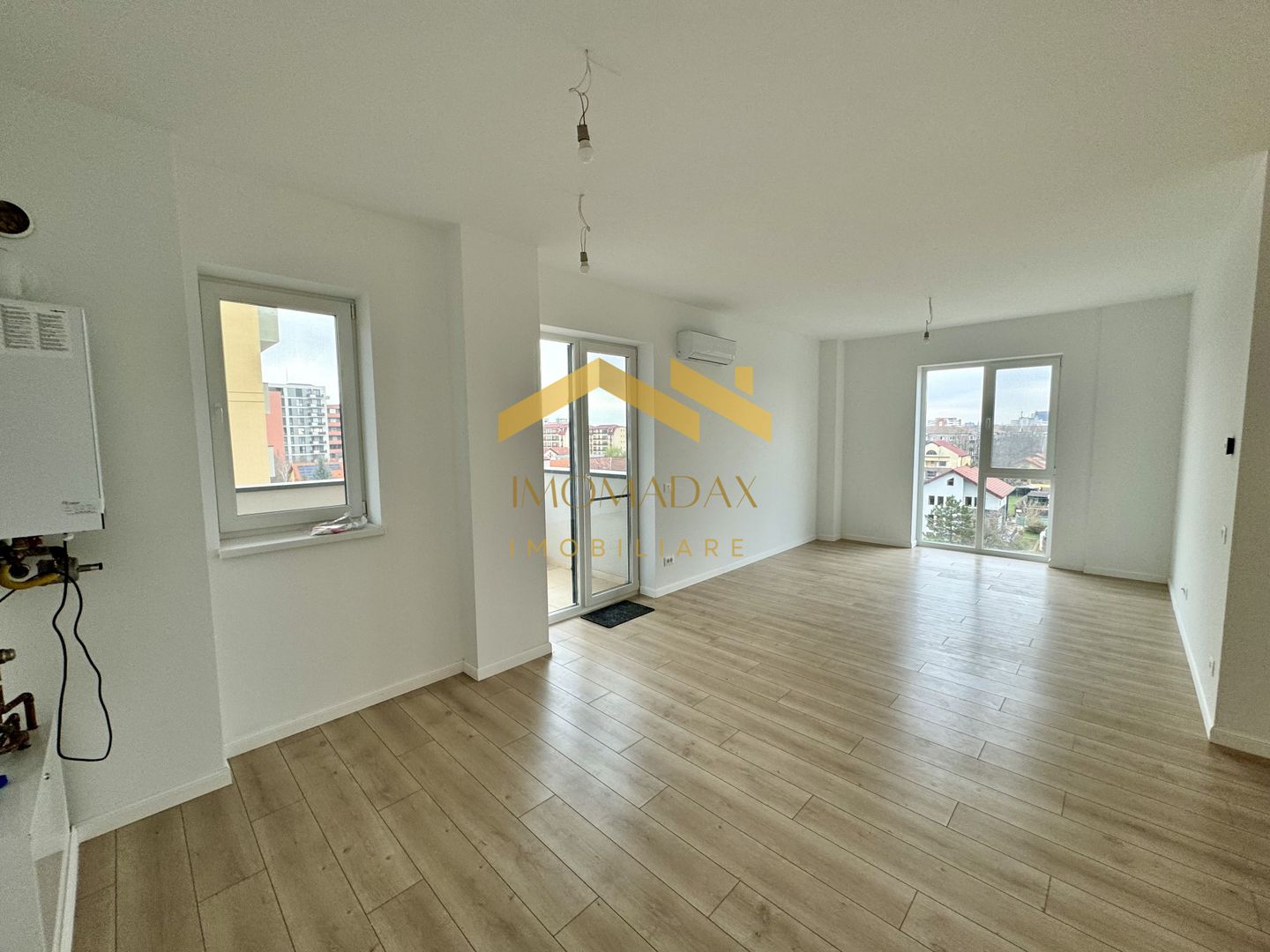 Torontalului-2 Camere-Loc de parcare - Poză 1