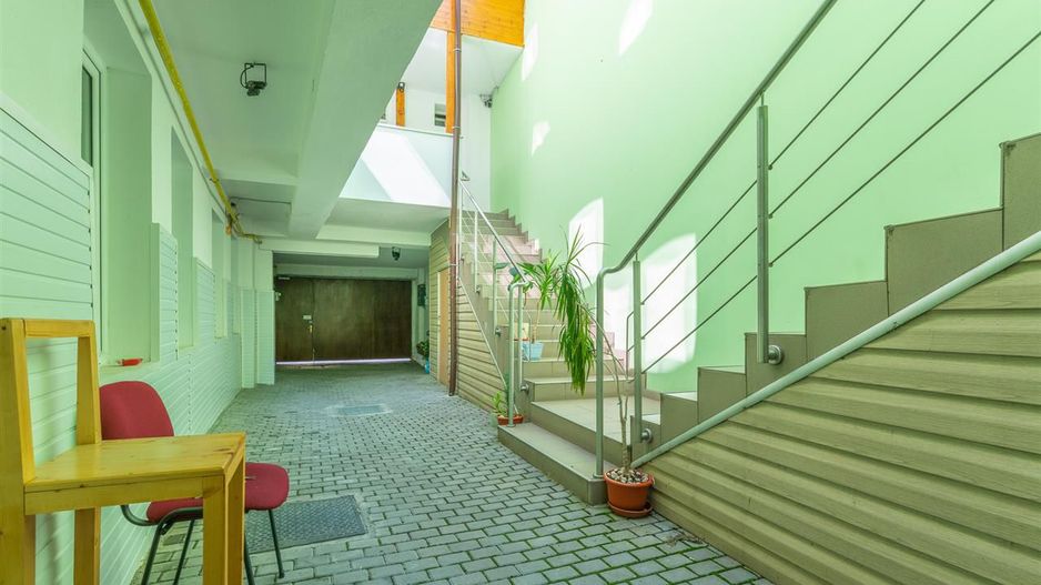 Casa cu spatiu comercial si 9 camere in zona istorica a Brasovului - Poză 4