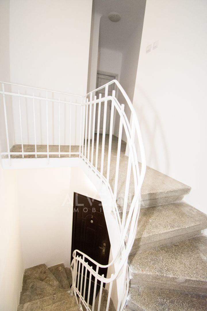 Apartament 2 camere cu 2 bai, pe 2 niveluri in vila renovata - Central - Poză 7