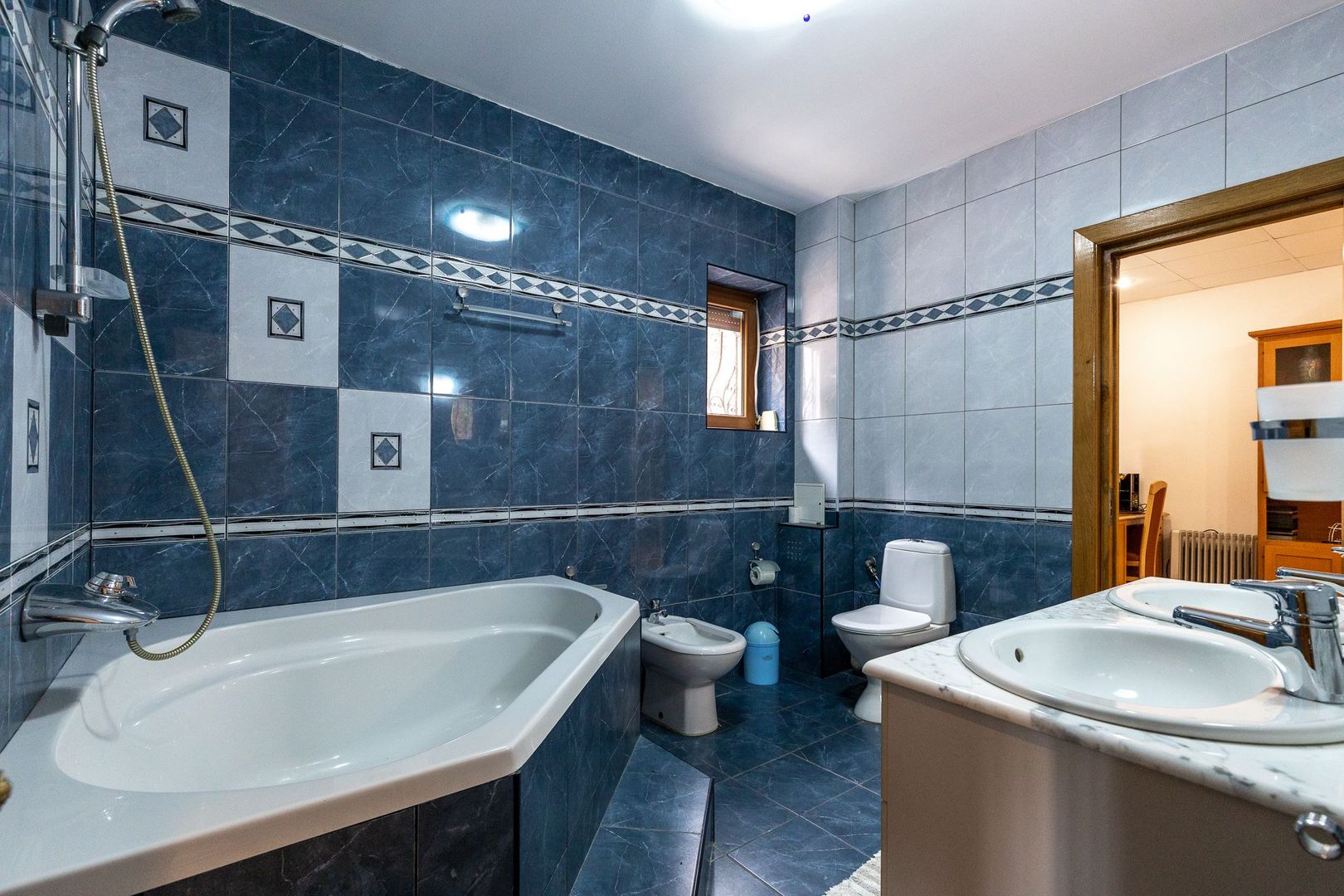 Exclusivitate - Imobil constructie 2001, priveliste deosebită, - Poză 11