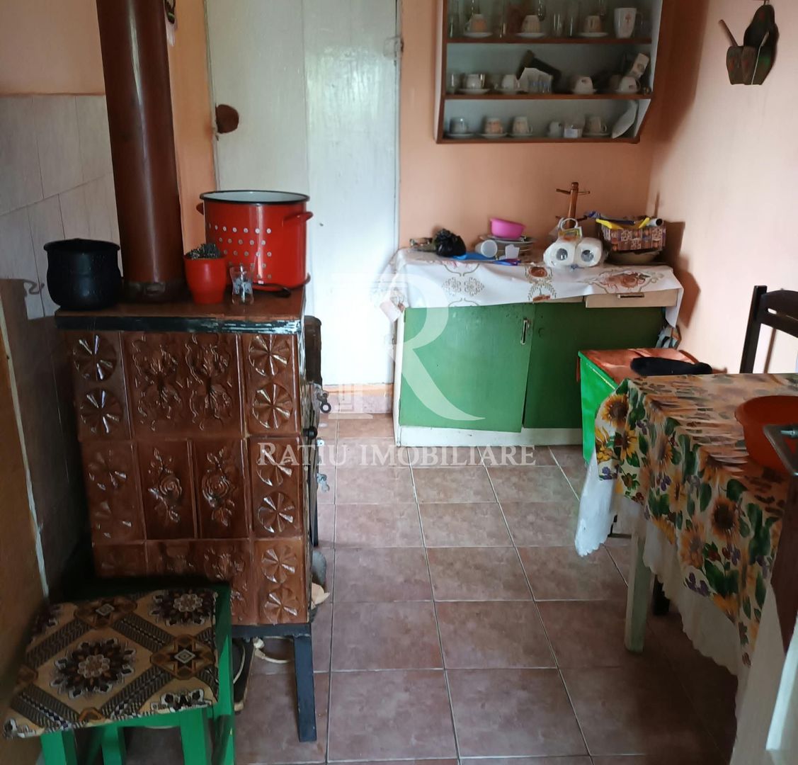 Casă din cărămidă | Teren 800 mp | Anexe tradiționale | Magura-Toplita - Poză 9